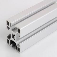 Perfil de aluminio anodizado plata.